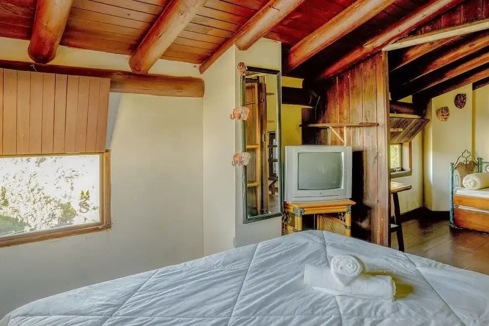 Beautiful Rustic House w/ Pool in Garopaba Egf000