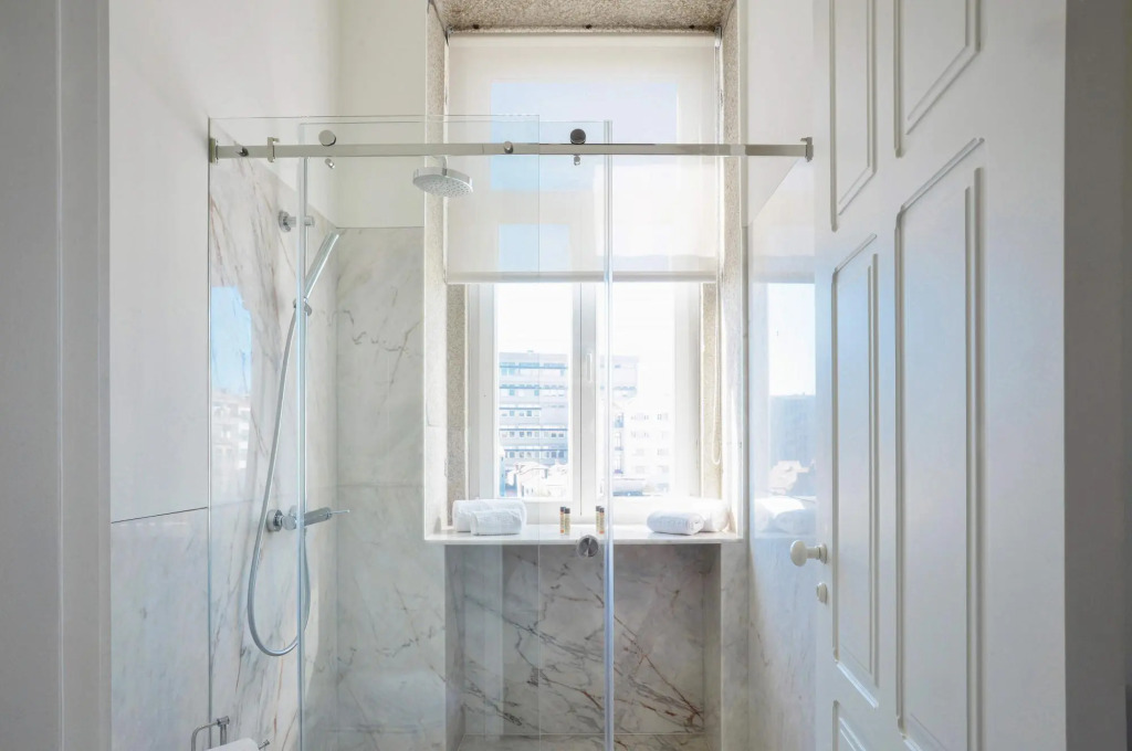 Market 3A in Oporto With 2 Bedrooms and 2 Bathrooms