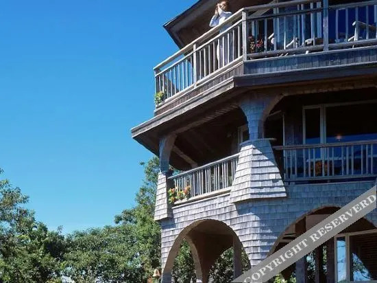 Lands End Inn