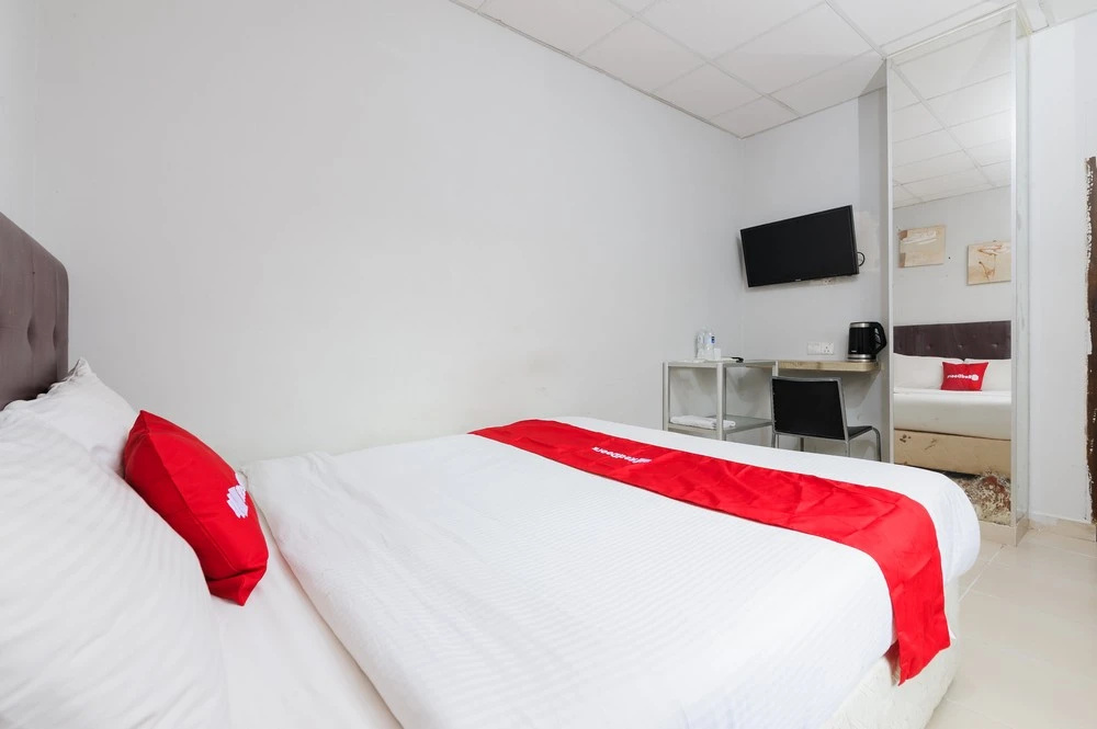 RedDoorz @ Madras Hotel Batam