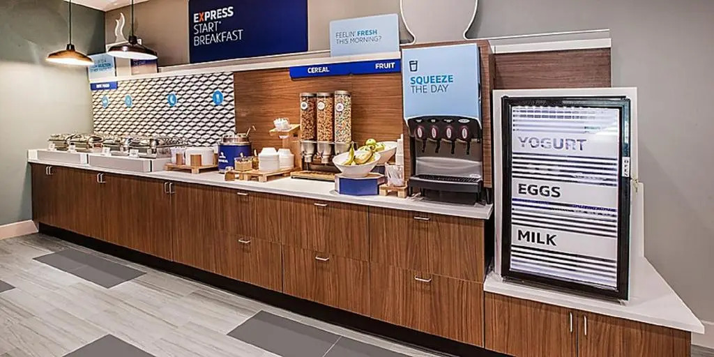 Holiday Inn Express & Suites Kingfisher by IHG
