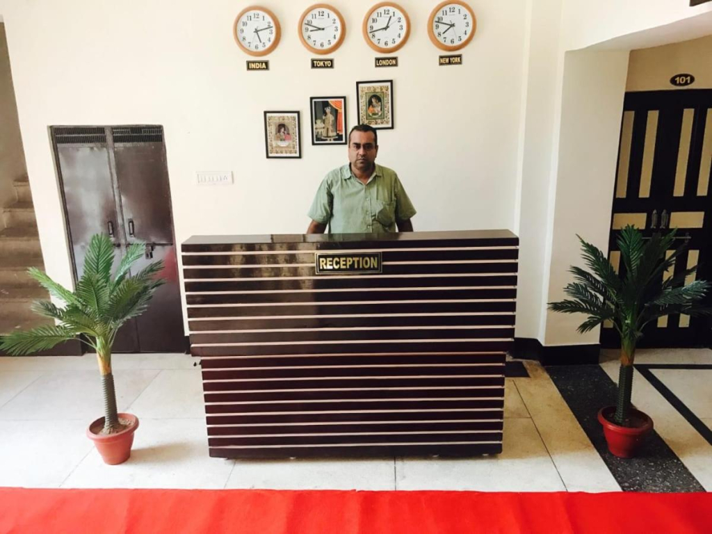 Hotel Dharohar Palace