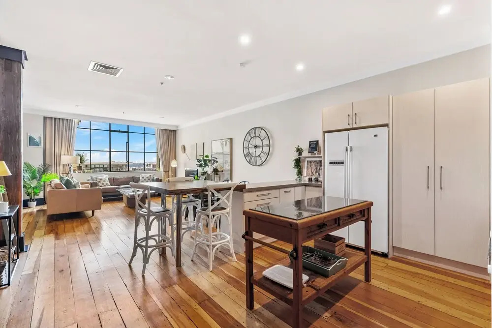 Spacious 2BR in CBD Pool Gym Parking Zodiak Stays