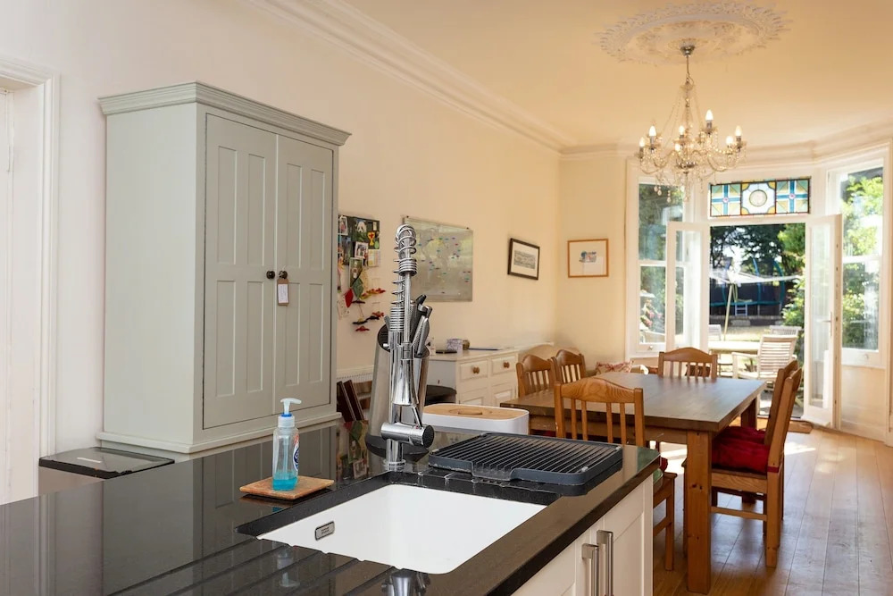 4 Bedroom Home In South London
