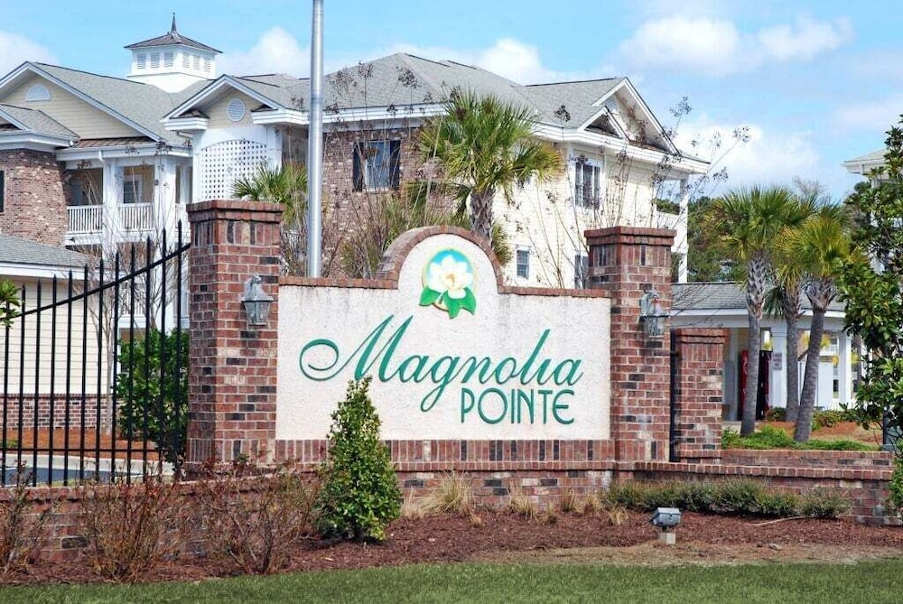Magnolia Pointe Luster Leaf 4825-102