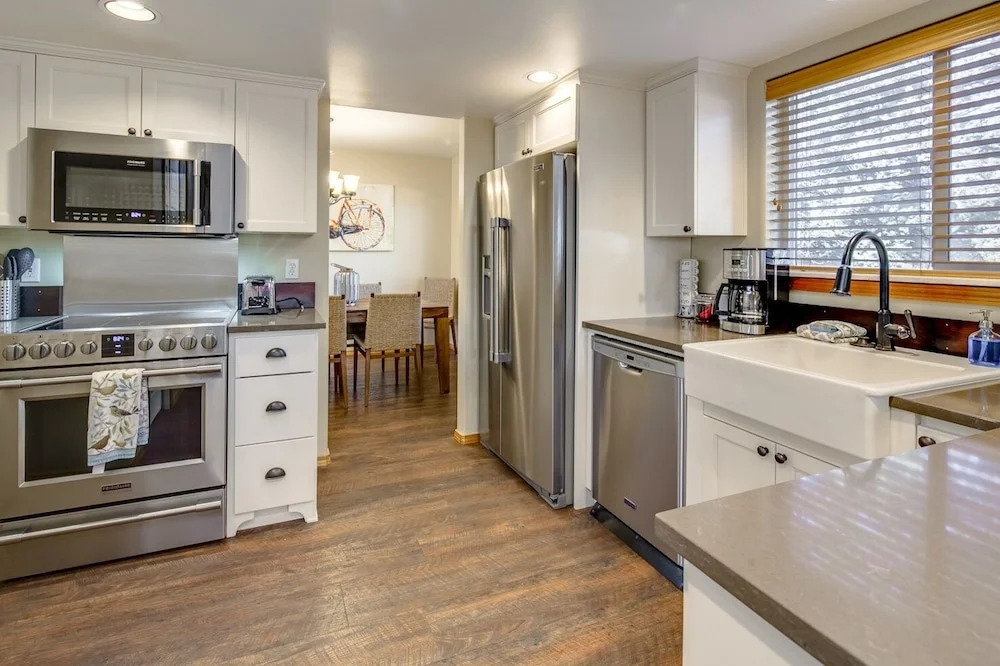 Lovely Bend W/ Private Patio & Firepit 3 Bedroom Home