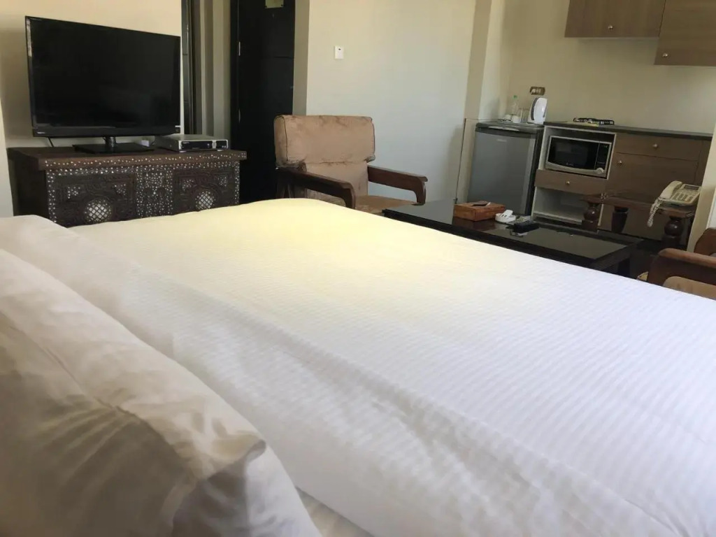 Gondola Hotel & Suites