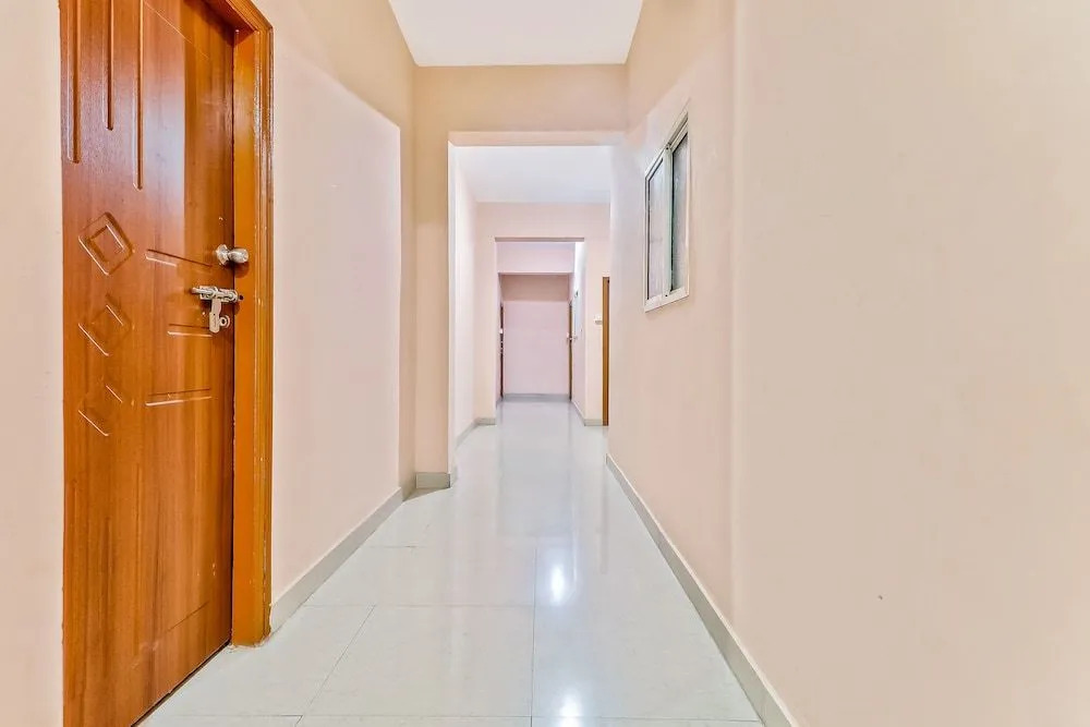 OYO 17177 Ams Hotel