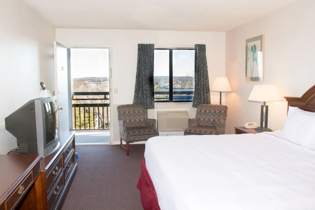 Hawks Nest Lodge