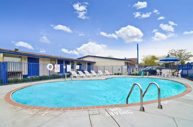 Americas Best Value Inn & Suites - Canton/detroit