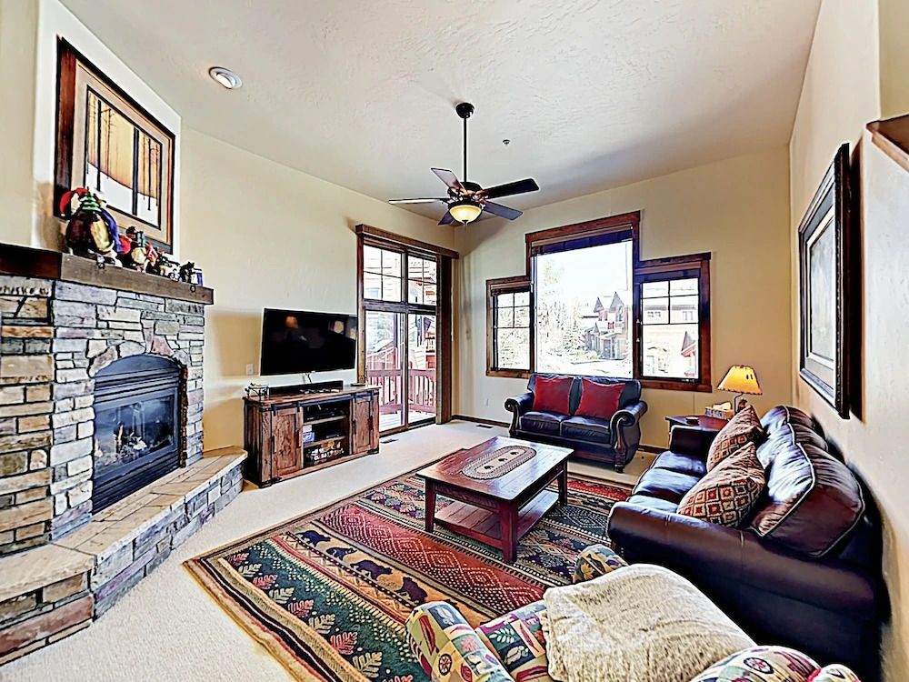 New Listing! Stylish Townhome W/ Private Hot Tub 3 Bedroom Townhouse