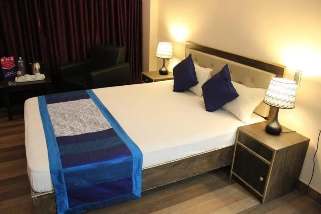 Season 4 by OYO Rooms