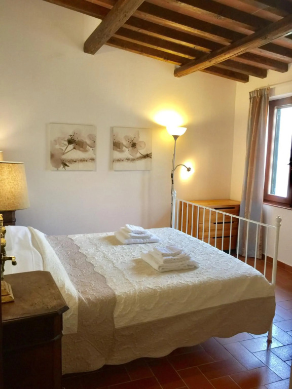 Tuscany style apt free parking 15 min from city center