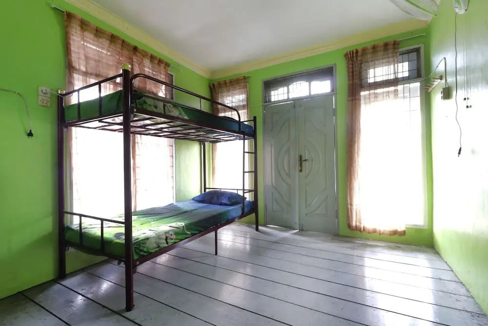 Waroeng Transit & Depary Homestay