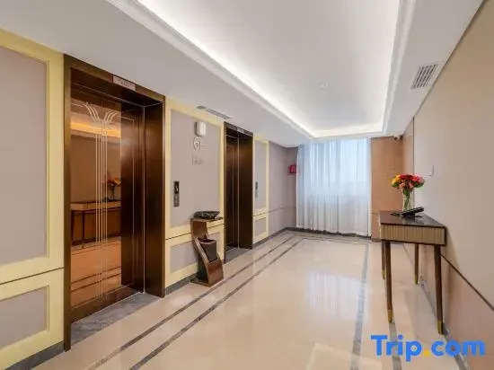 Vienna Hotel ( Zhanhua Runze Square Branch)