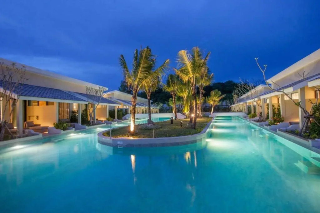 CRAFT Resort & Villas, Phuket Town - scheduled shuttle to Phuket Old Town