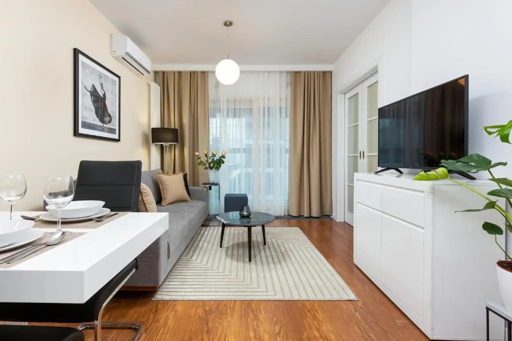 Royal City Center Mennica Residence by Noclegi Renters