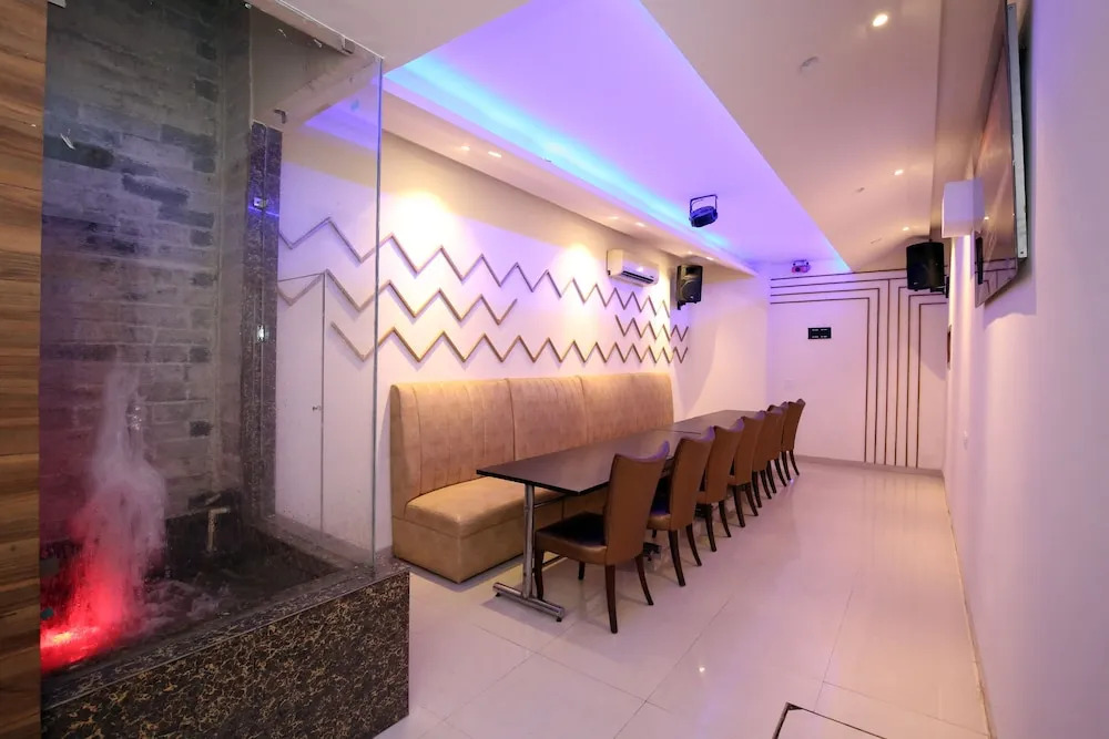 OYO 4727 Hotel Sangam Pacific