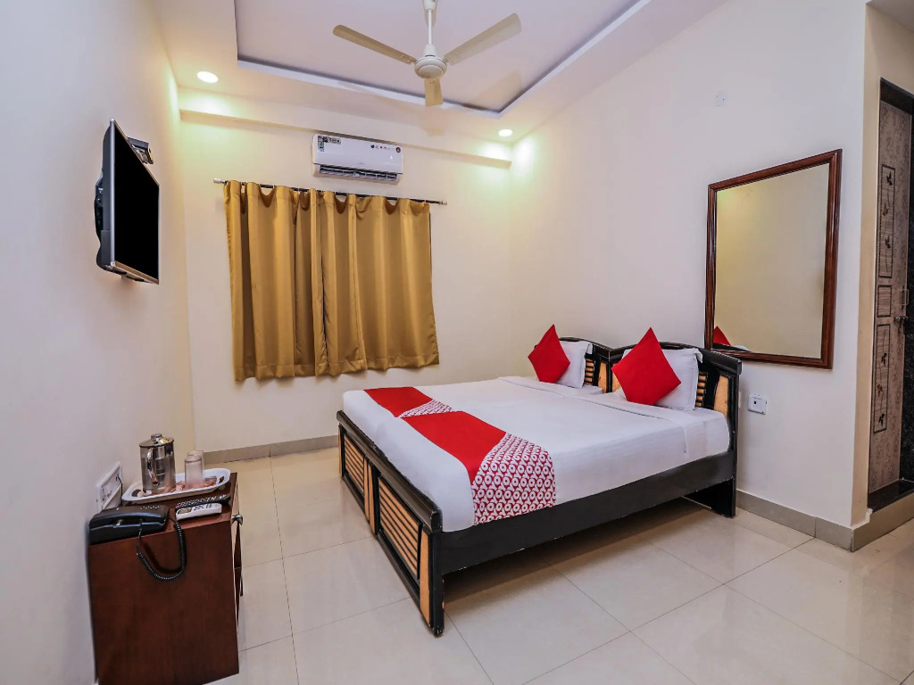 OYO 15928 Hotel Midtown