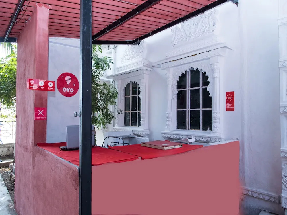 OYO 10704 Hotel Lake Haveli