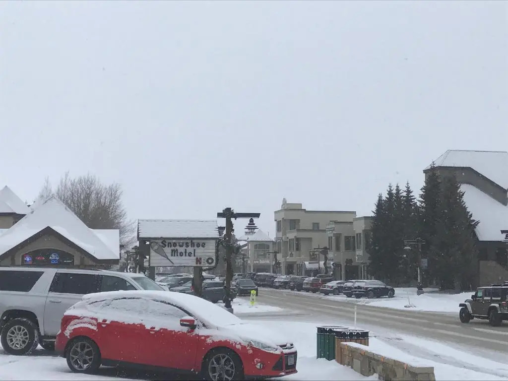 Snowshoe Motel