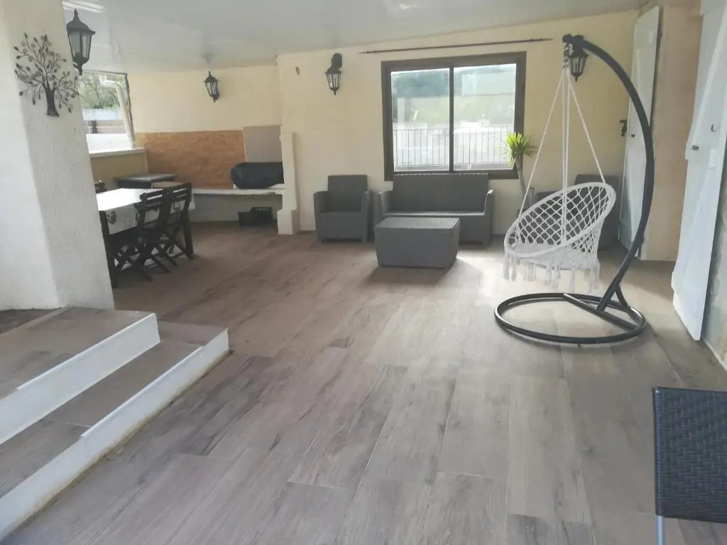Villa de plein pied 120m2, climatisée, 3 chambres, piscine privée, la campagne aux portes de NARBONNE