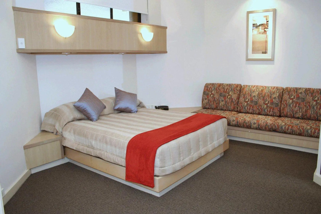 Tiki Hotel Apartments Surfers Paradise