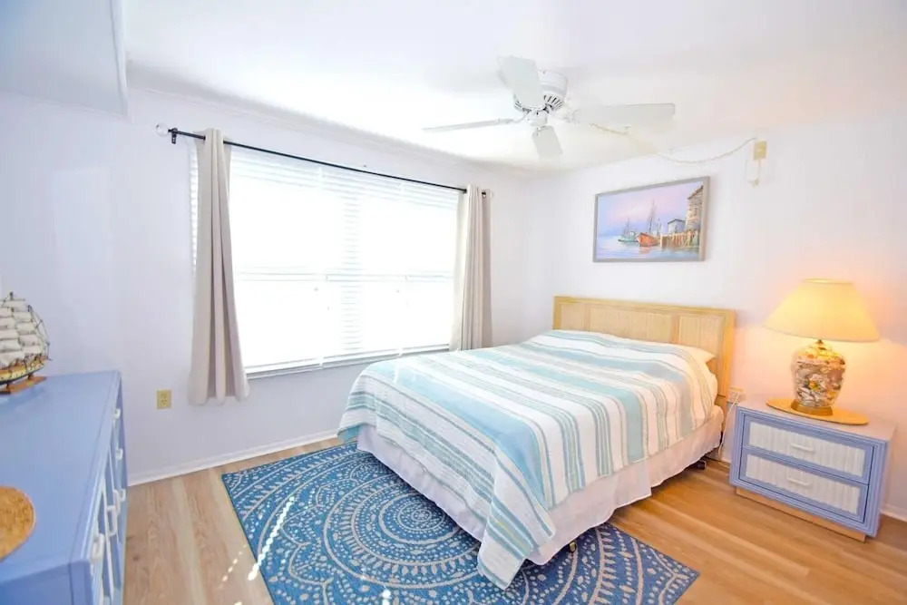 Old Wharf 15 1 Bedroom Condo by RedAwning