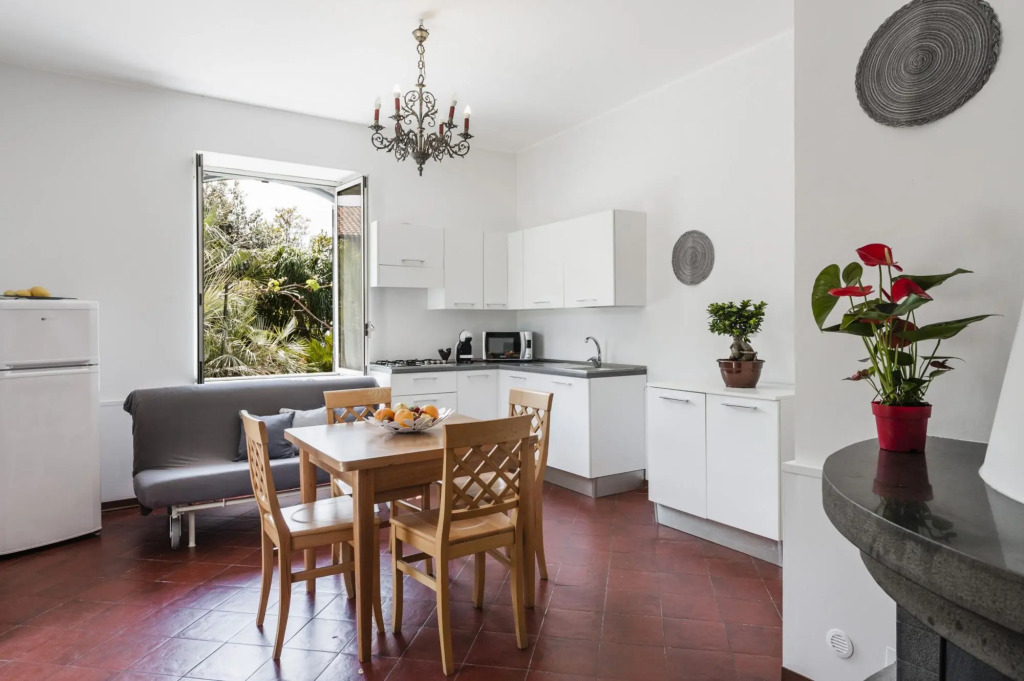 City Cottage With Garden and Pool by Wonderful Italy