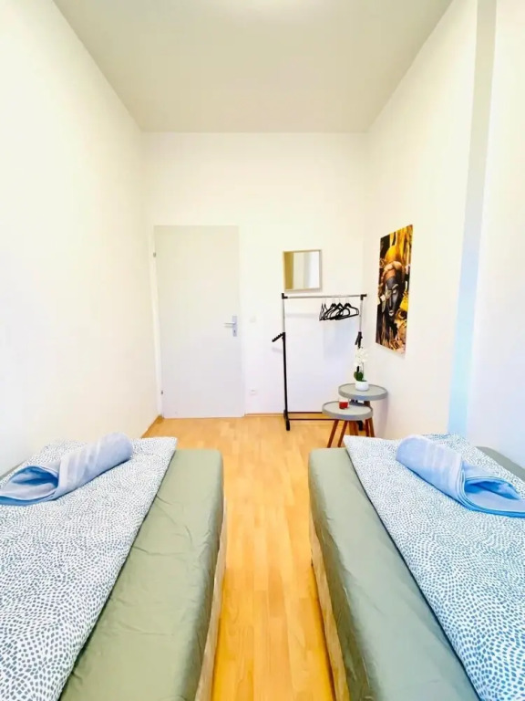 Rooms in Cozy 4BR Shared Apt Central