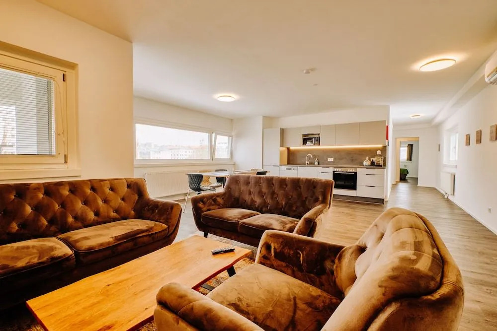 URBAN ISLAND I Riverside Apartments