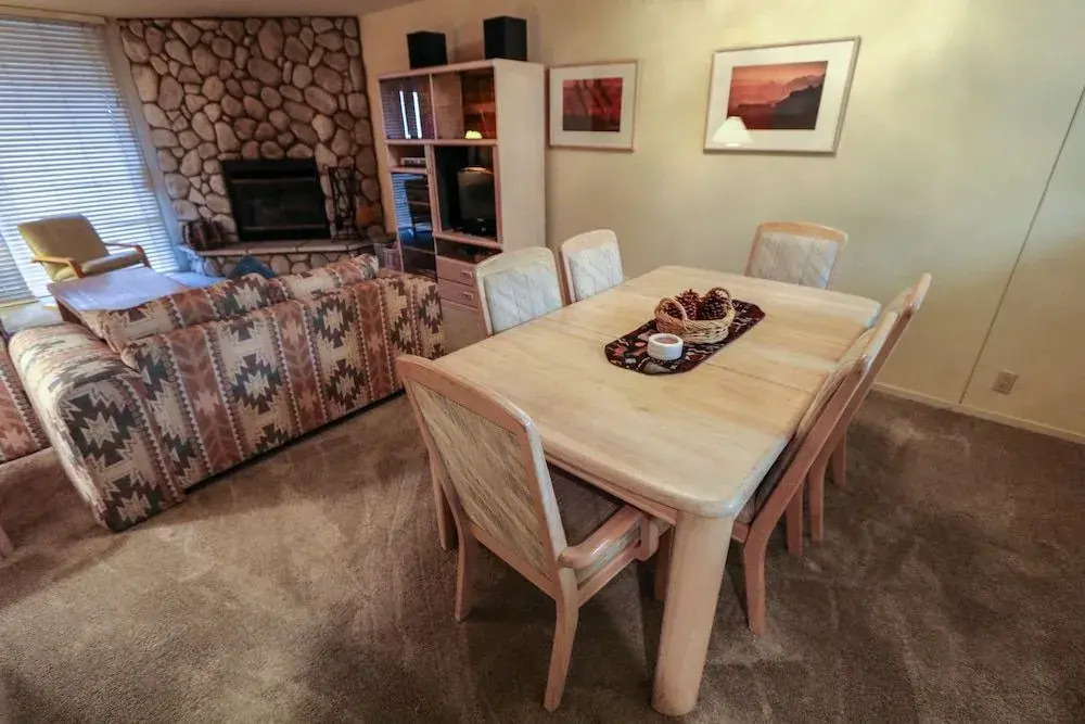 Bridges 105 Pet-Friendly. Ski-in Ski-out Condo with Beautiful Mountain Views and Private Washer Dryer by RedAwning