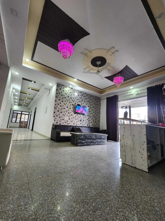 OYO 80681B City Palace