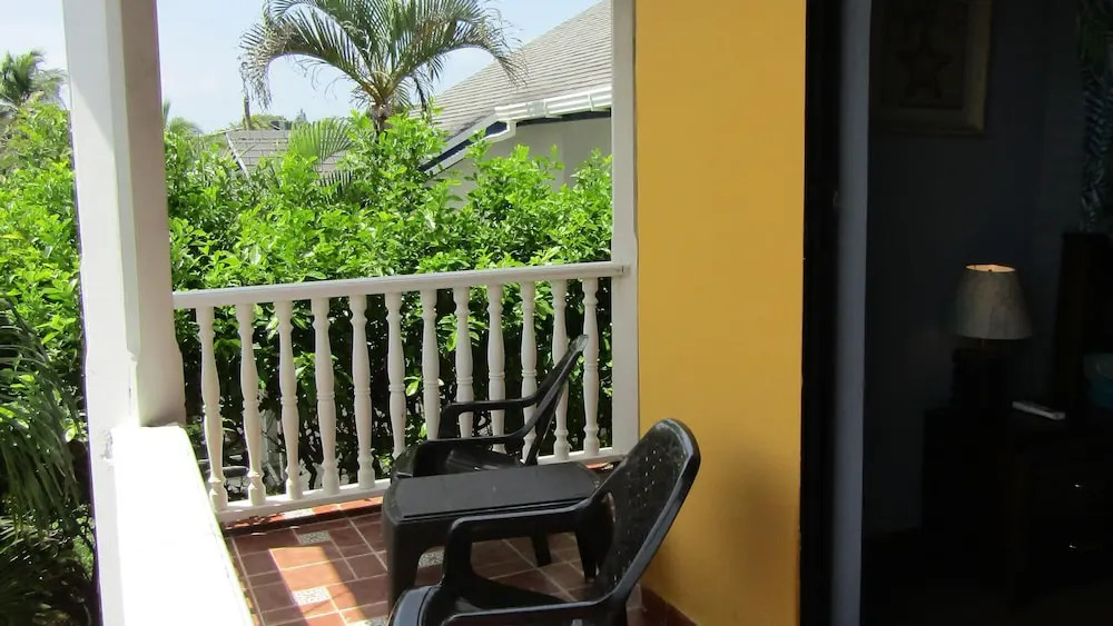 Comfortable Room With Balcony 5 Minutes Walk From the Main Beach