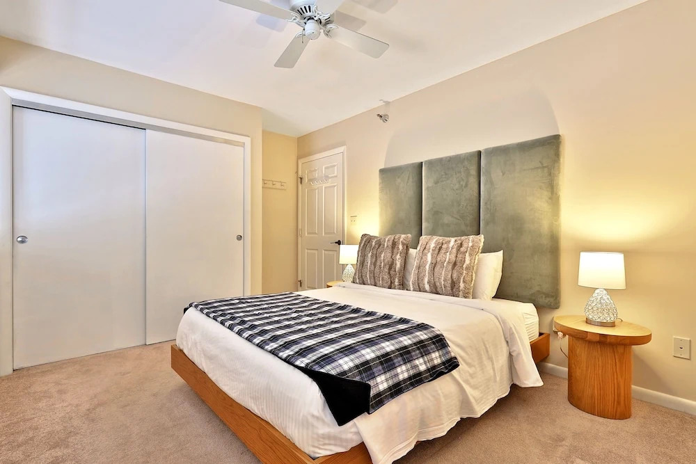 The Birch Ridge: Owner's Suite #5 - Queen/sofa Bed Suite In Killington. Hot Tub. Renovated. 1 Bedroom Home