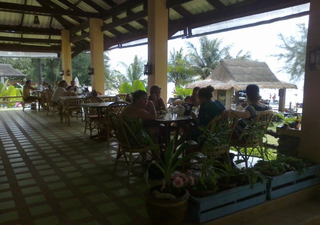 Good Days Lanta Beach Resort