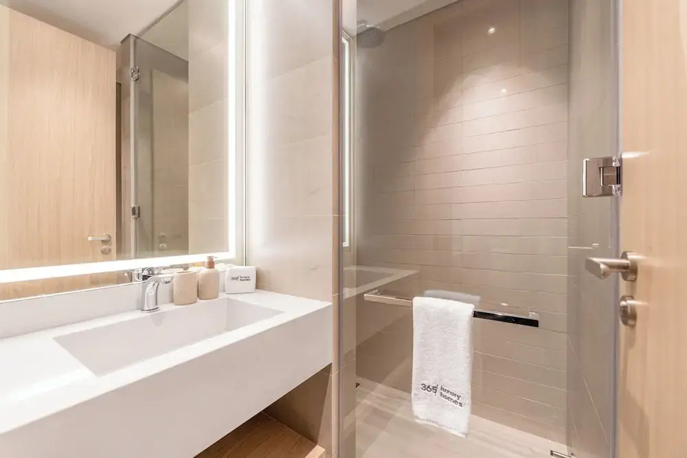 JVC Gem 2BR w maidsroom - Oakley Square