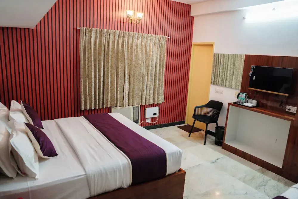 Rich inn Palace Tnagar