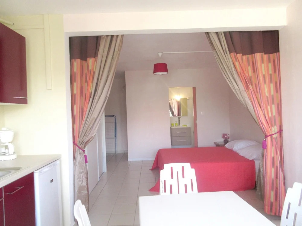 Studio in Le Gosier, With Enclosed Garden and Wifi - 280 m From the Be