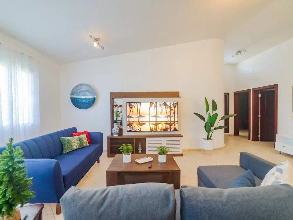 Cozy 7BR Villa BIG Pool Close to Beach
