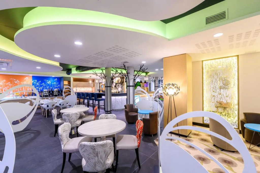 Kyriad Prestige Amiens Poulainville - Hotel and Spa