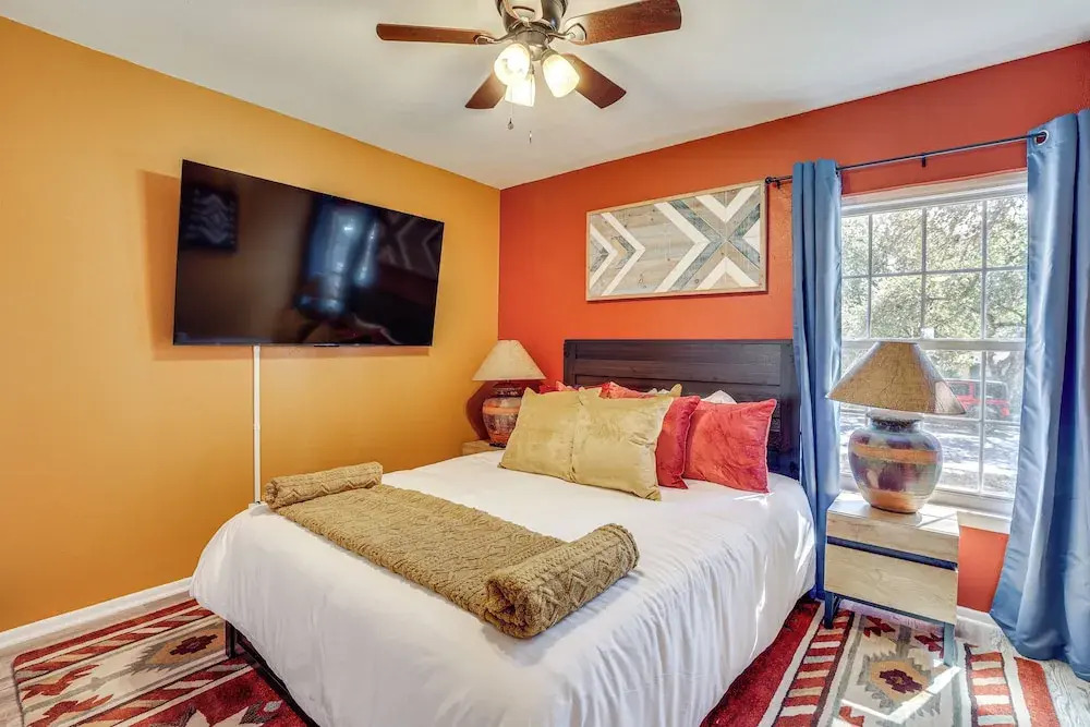 Mini Golf, Arcade & Fire Pit! San Antonio Home