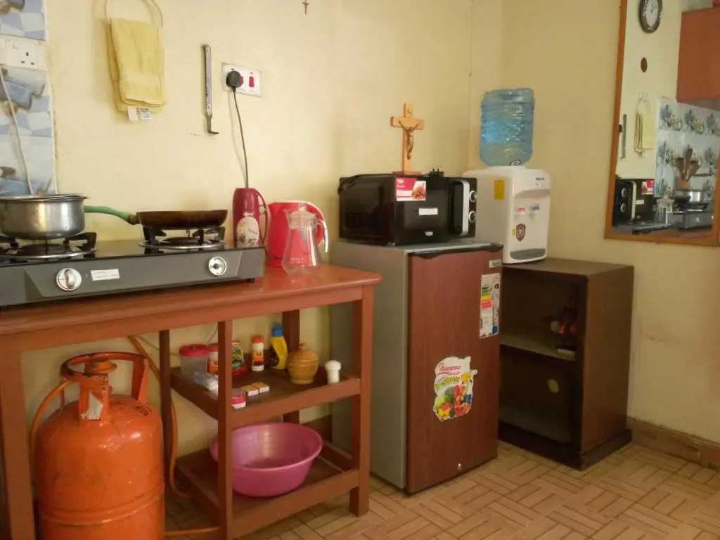 Spacious Studio, Reliable power & water, Spotless, 2mins to mall, 18mins to CBD