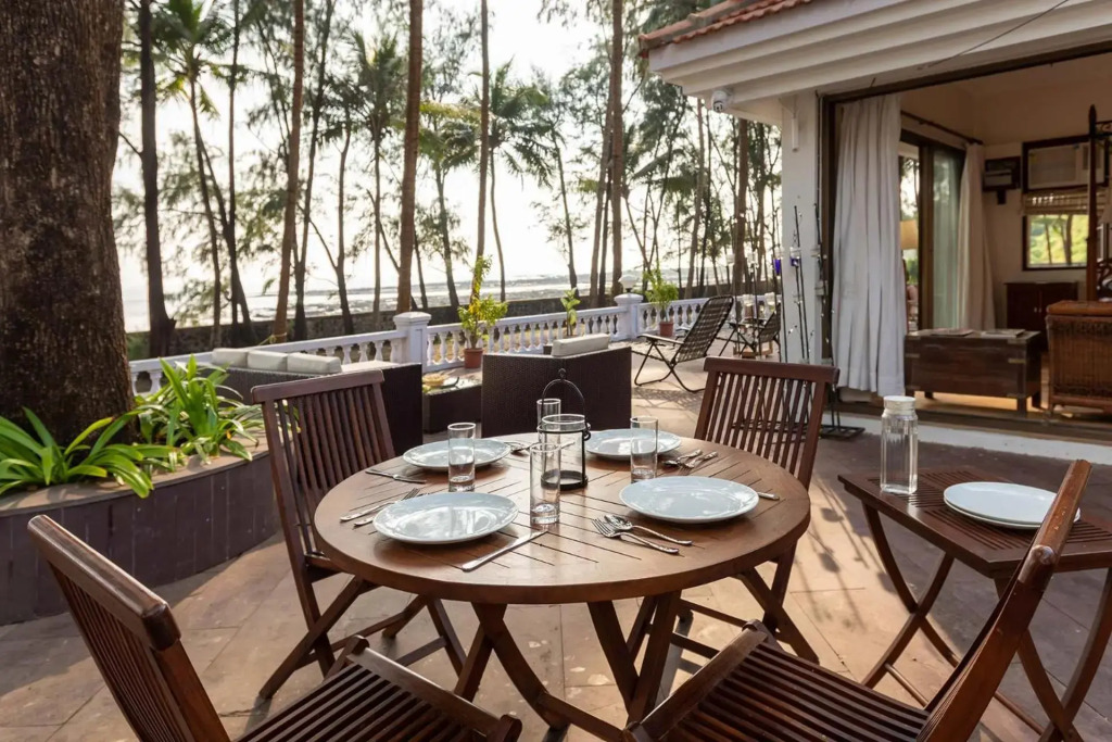Casa Del Mer by StayVista - Nearby beach with, sea-view rooms & coconut farm