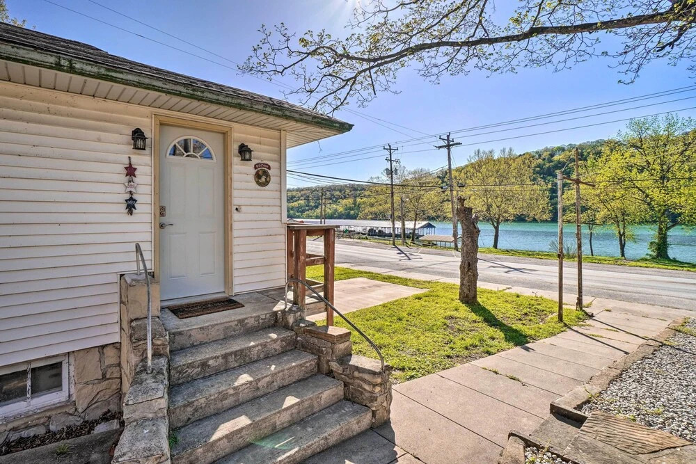 Rockaway Beach House w/ Fire Pit & River View!