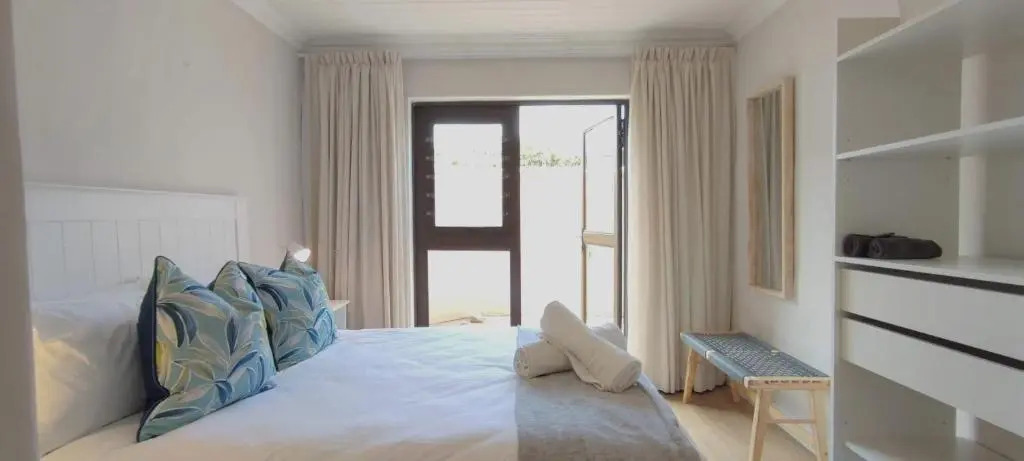 Sanctuary Beach Hideaway - 8 sleeper - 50m onto Robberg 5