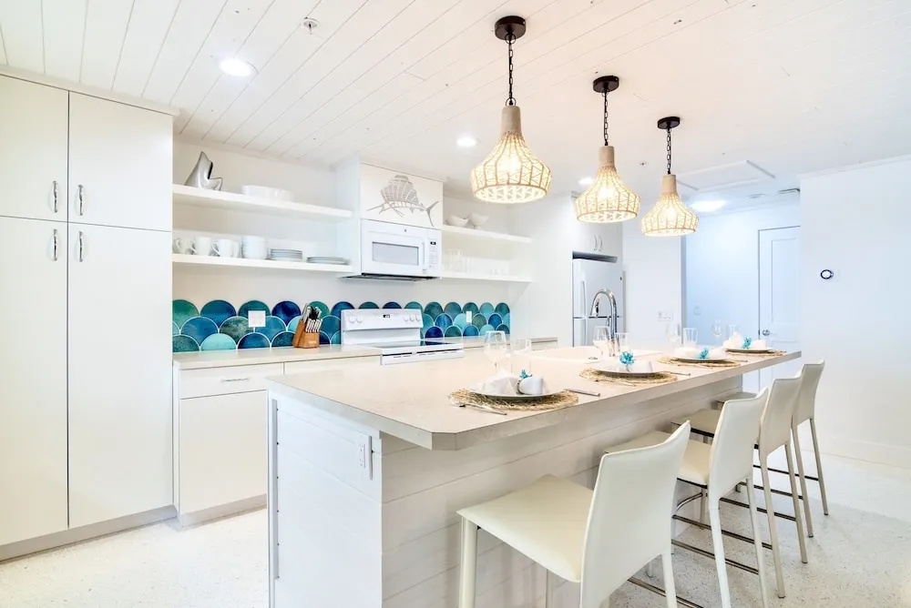 Sailfish Gulf Suites #4, Garden Views, Steps From The Beach 1 Bedroom Cottage