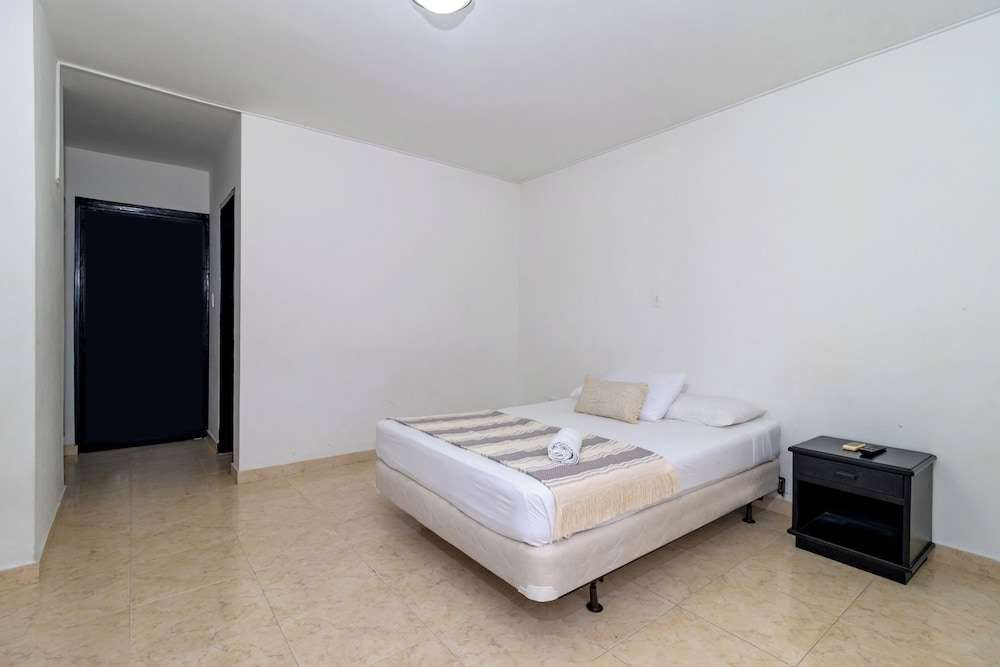 Hotel Axis Inn By GEH Suites