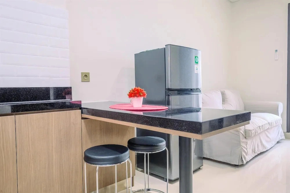 Comfortable 1Br With Extra Room At Transpark Cibubur Apartment