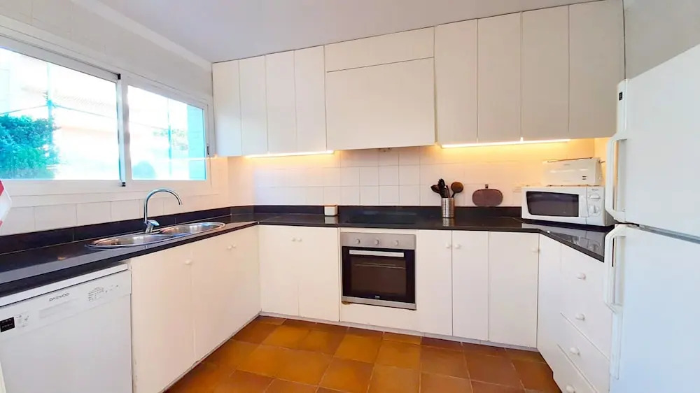 Villa - 4 Bedrooms with Pool and WiFi - 107985
